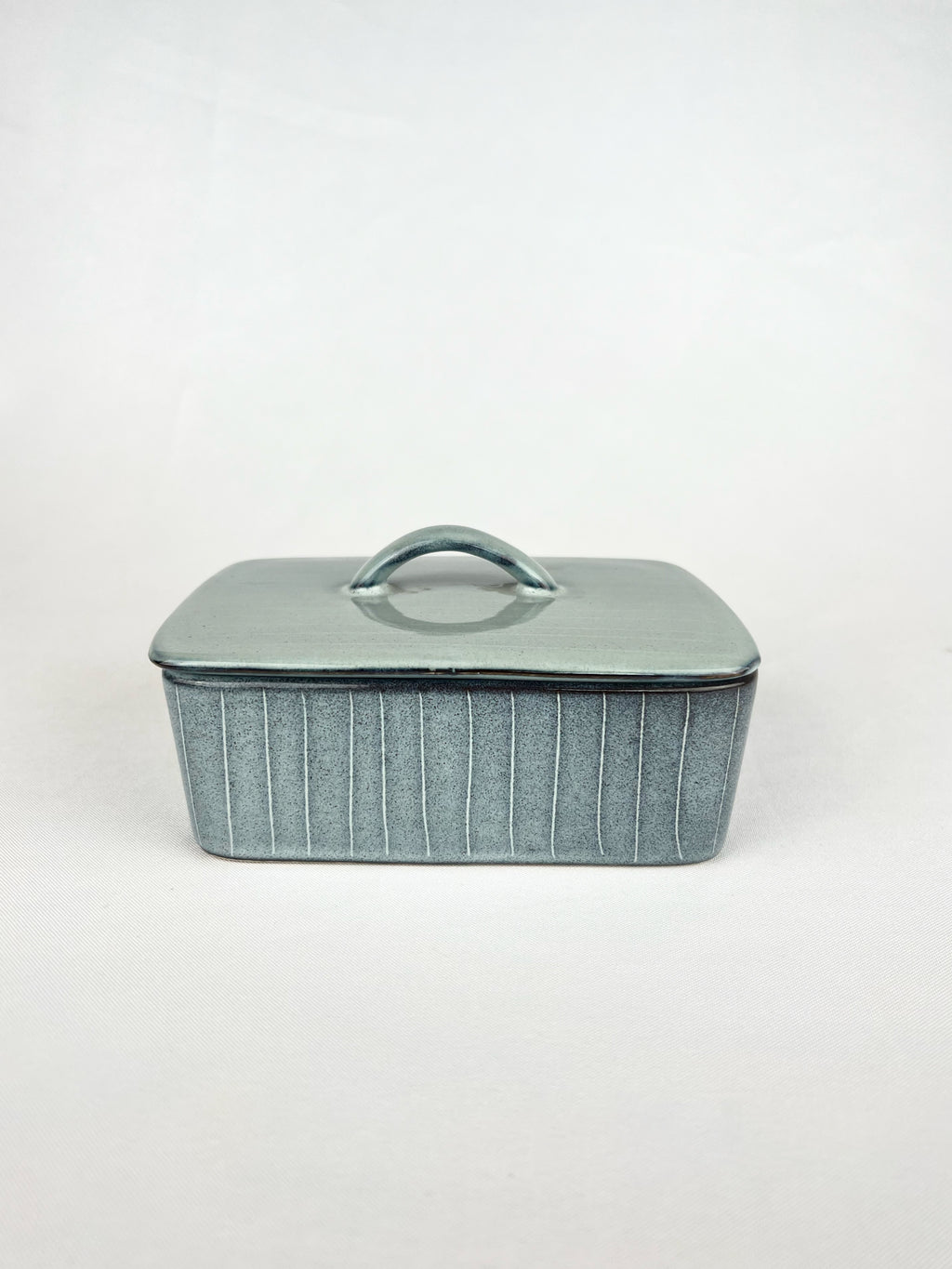 Fuente con tapa azul