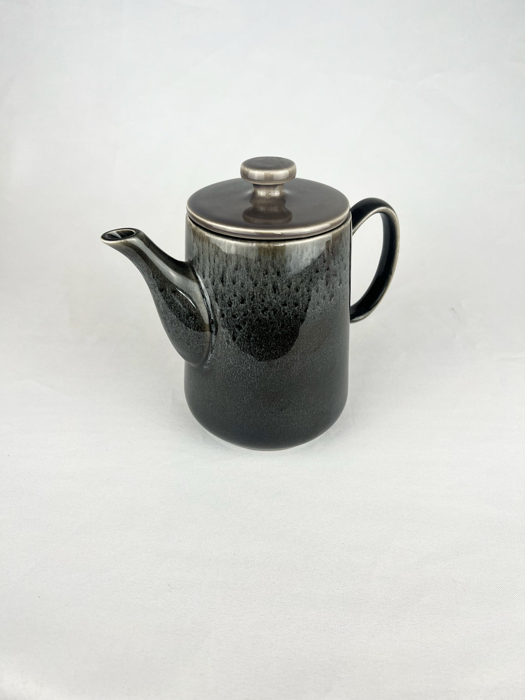 Tetera negra con detalles grises