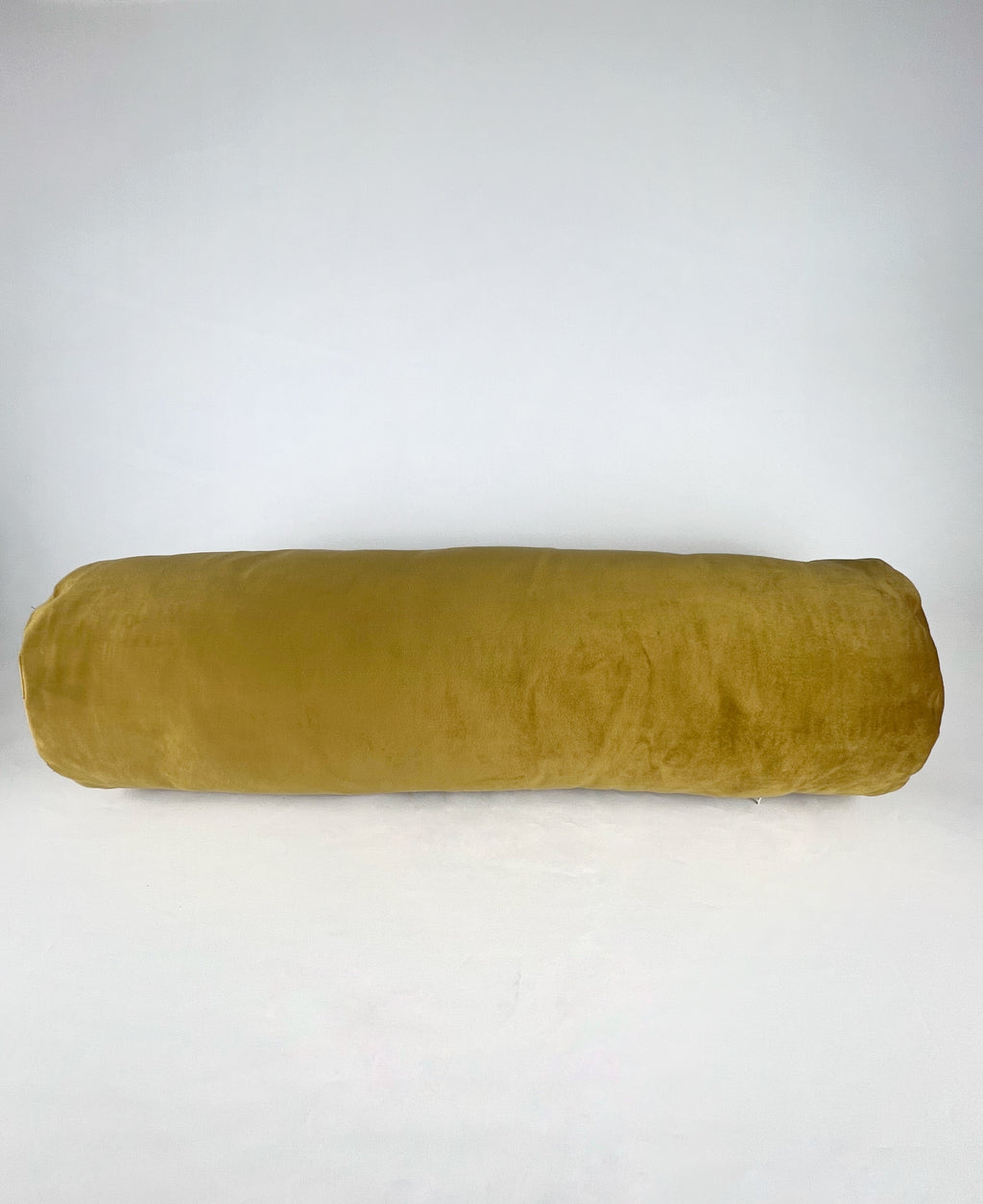Cojín tubular color dorado