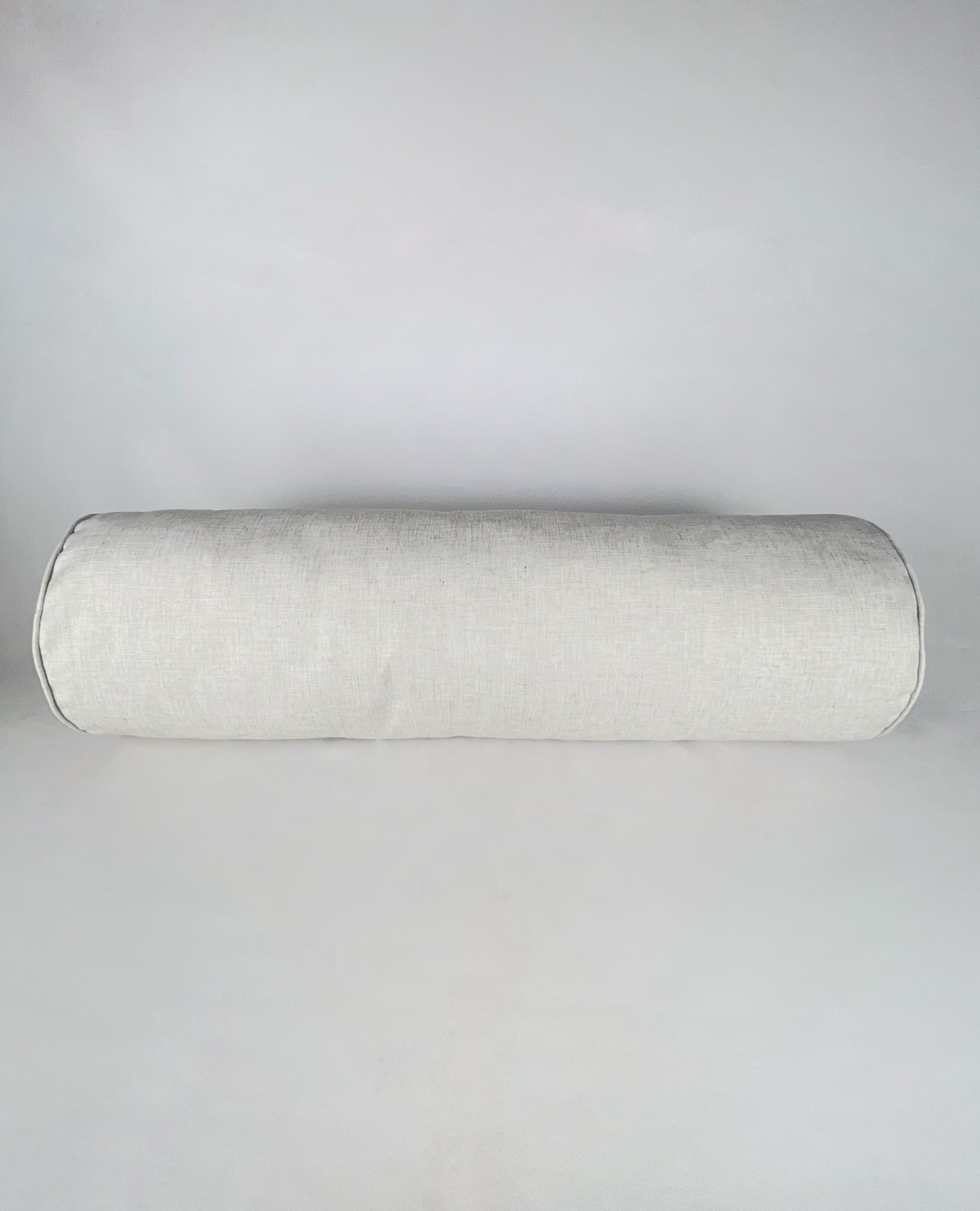 Cojín tubular color beige claro