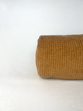 Cojín tubular color bronce