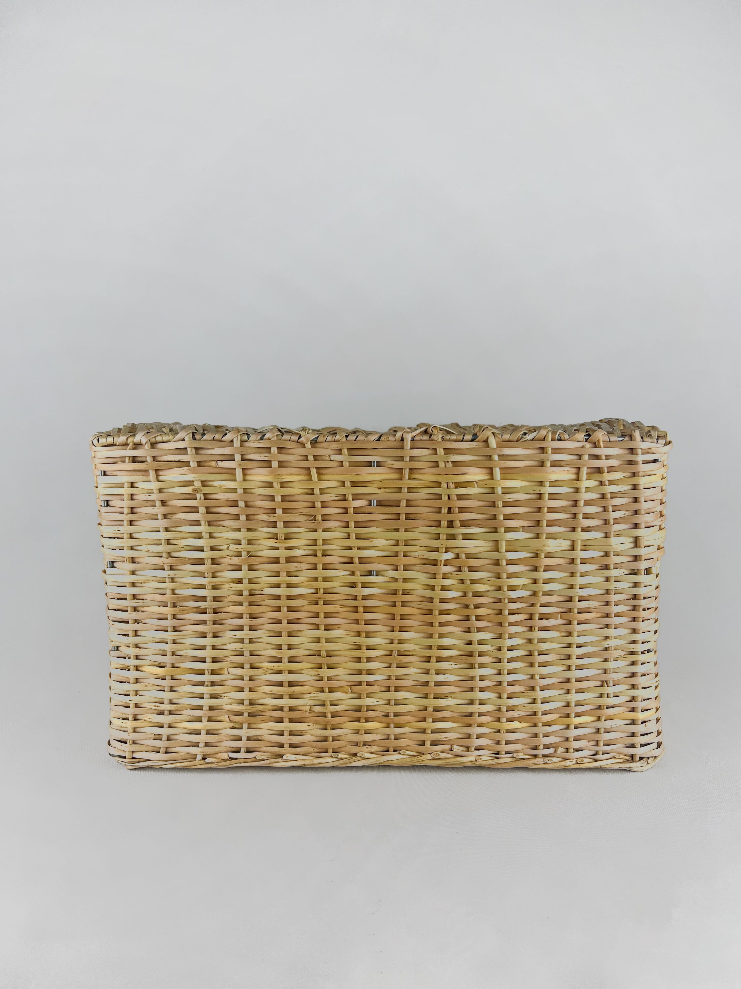 Lámpara rectangular de mimbre hecha a mano